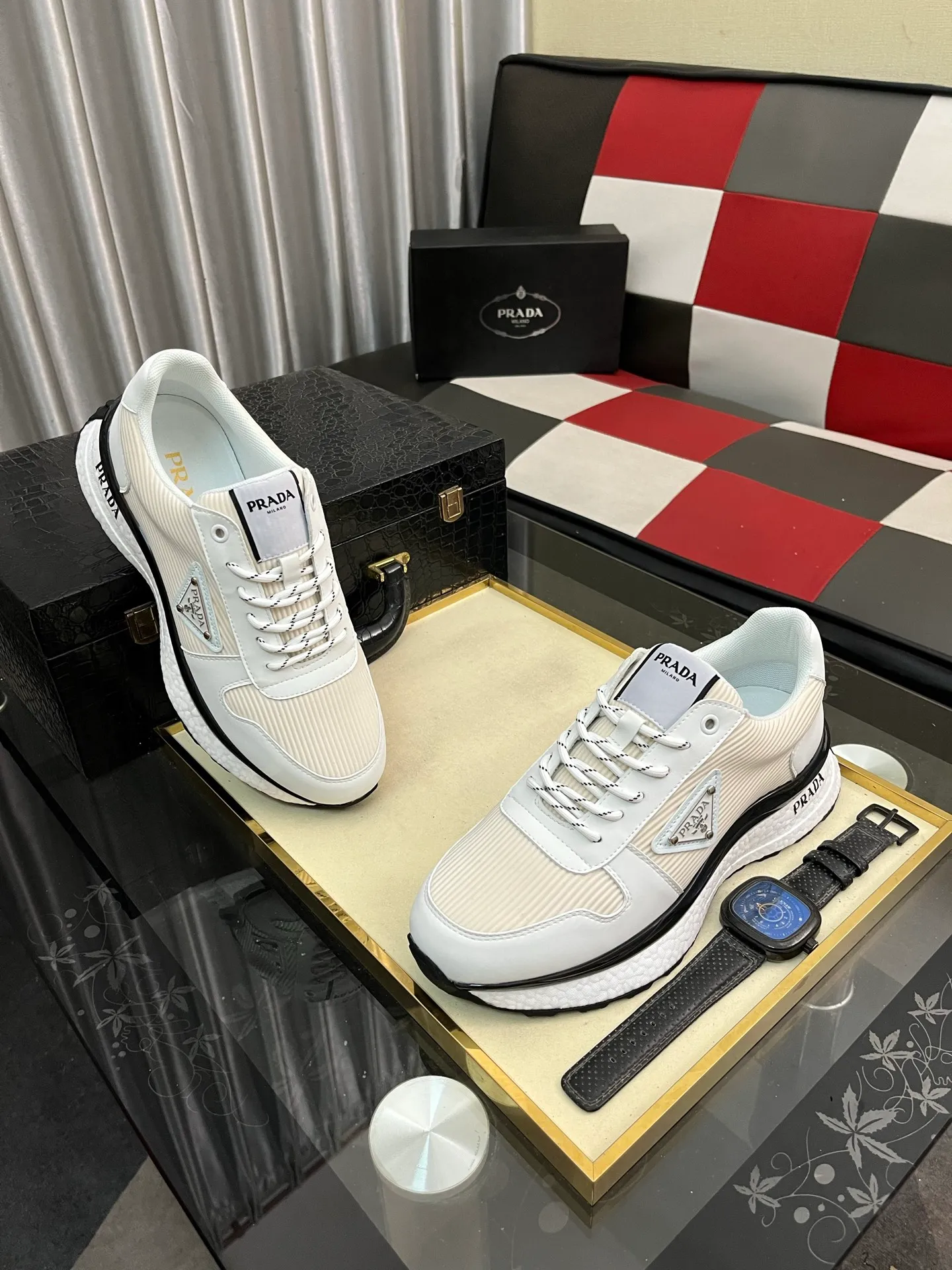 Men's Men's Shoes 💰458⌚️⌚️ Prada/Prada Men's new casual shoes, this sports shoe is made of imported calfskin upper with breathable mesh and breathable mesh lining. The foot pads are made of sheepskin, and the outsole is made of non-slip sports exclusive rubber outsole with logo. It feels good on the feet and is a fashionable item! Size: 38-44 4️⃣colors available